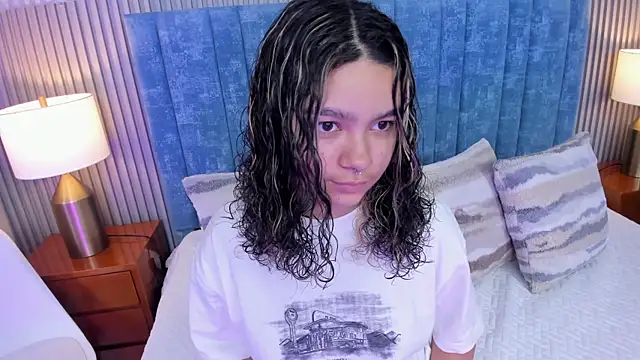 pretty sunlight  online show from March 17, 2026, 2:03 am