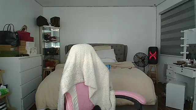 Snapshot of aya_saki chatting on October 16, 2025, 11:07 am aya saki online show from October 16, 2025, 11:07 am