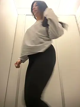 Tisha Busty online show from September 18, 2025, 1:03 pm