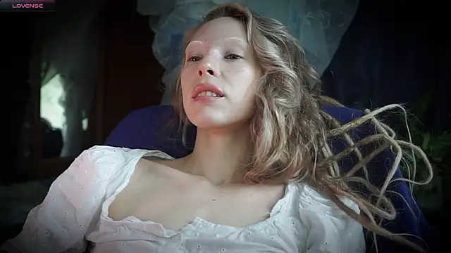 Snapshot of _Phantom_thread_ chatting on May 21, 2026, 9:17 am Phantom thread online show from May 21, 2026, 9:17 am