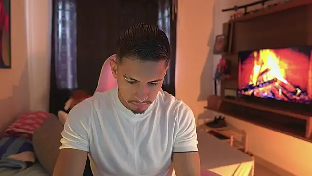 Aaronfox x online show from May 11, 2026, 2:45 pm
