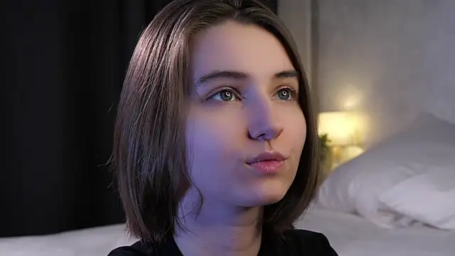 MeghanElson online show from April 18, 2026, 1:02 pm