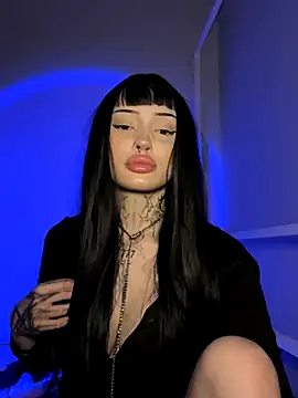 madelinexx online show from November 13, 2025, 4:11 pm