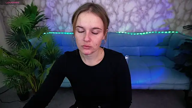 Snapshot of MaribelRiverr_ chatting on October 6, 2025, 5:52 am MaribelRiverr online show from October 6, 2025, 5:52 am