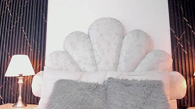 Jaslyn  Smith online show from April 14, 2026, 5:07 pm