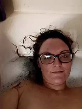 Snapshot of Harley428 chatting on February 23, 2025, 3:51 pm Harley428 online show from February 23, 2025, 3:51 pm