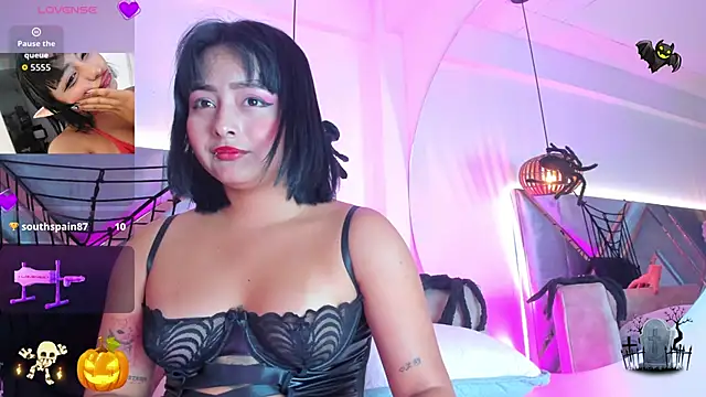 KimVelezz online show from November 3, 2025, 7:17 pm