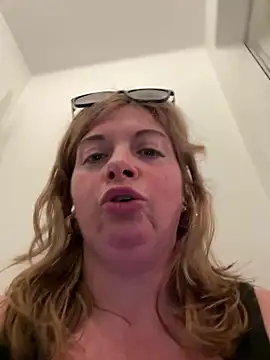 Snapshot of Lombada chatting on April 28, 2026, 8:52 am Lombada online show from April 28, 2026, 8:52 am