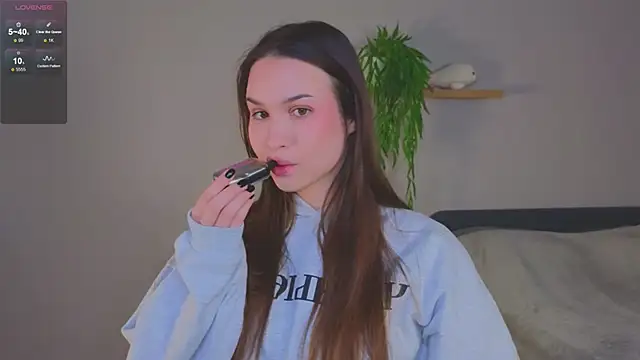 Snapshot of Roxie_Mils chatting on February 6, 2025, 3:09 pm Roxie Mils online show from February 6, 2025, 3:09 pm