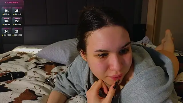 Snapshot of Roxie_Mils chatting on March 14, 2025, 9:32 pm Roxie Mils online show from March 14, 2025, 9:32 pm