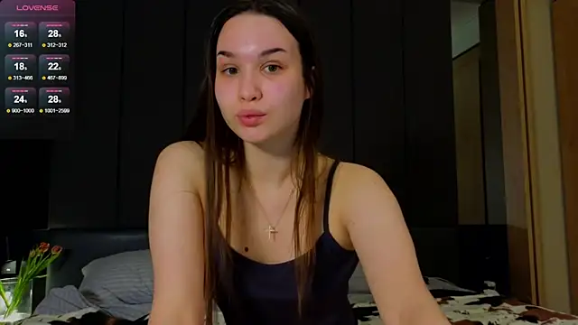 Snapshot of Roxie_Mils chatting on March 20, 2025, 6:09 pm Roxie Mils online show from March 20, 2025, 6:09 pm