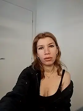 Snapshot of EvaRush chatting on December 22, 2025, 8:47 am EvaRush online show from December 22, 2025, 8:47 am