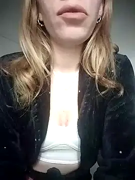 Snapshot of EvaRush chatting on October 5, 2025, 9:05 pm EvaRush online show from October 5, 2025, 9:05 pm