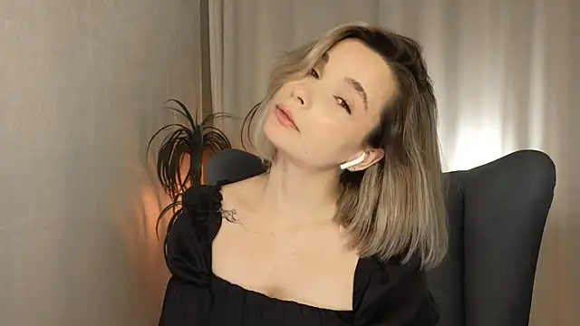 alita angelo online show from December 25, 2024, 8:28 pm