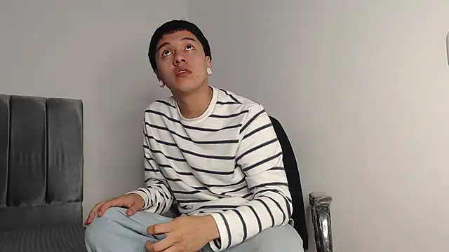 alex-lover online show from November 18, 2025, 1:43 am