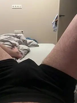 Tomkitomkii online show from April 10, 2026, 11:23 pm