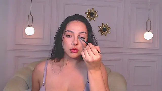 luna  bella12 online show from February 8, 2025, 7:16 pm