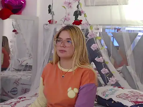 Steisyromero7 online show from November 18, 2025, 3:04 pm