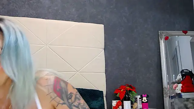 Snapshot of IssaSmith chatting on July 6, 2026, 6:42 am IssaSmith online show from July 6, 2026, 6:42 am