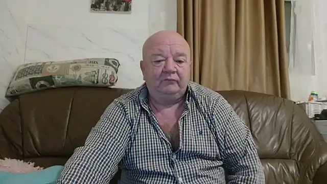 fullballs6 online show from November 26, 2025, 2:33 am