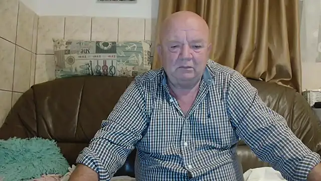 fullballs6 online show from October 3, 2025, 1:53 am