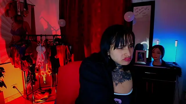 TinnaDawsom online show from December 3, 2025, 1:50 am