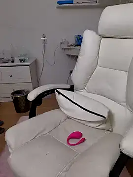 Snapshot of MaMa_1960 chatting on January 7, 2025, 4:48 pm MaMa 1960 online show from January 7, 2025, 4:48 pm