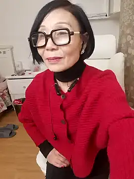 Snapshot of MaMa_1960 chatting on January 18, 2025, 2:36 am MaMa 1960 online show from January 18, 2025, 2:36 am