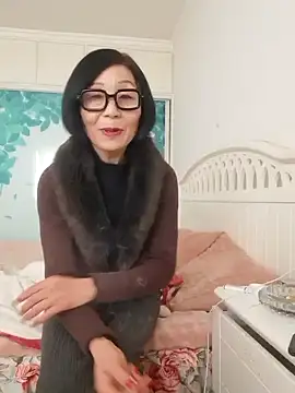 Snapshot of MaMa_1960 chatting on January 13, 2025, 2:07 am MaMa 1960 online show from January 13, 2025, 2:07 am