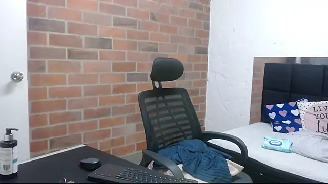 samantha  karolstone online show from March 26, 2026, 4:44 am