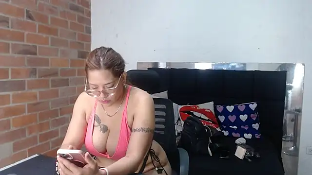 Snapshot of samantha__karolstone chatting on June 1, 2026, 4:39 pm samantha karolstone online show from June 1, 2026, 4:39 pm