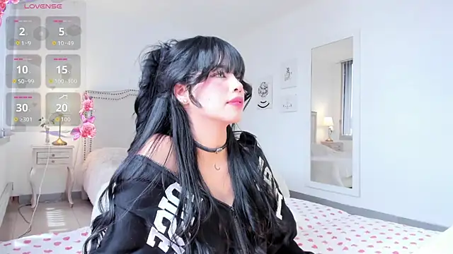 HannaKim online show from November 14, 2025, 5:16 pm