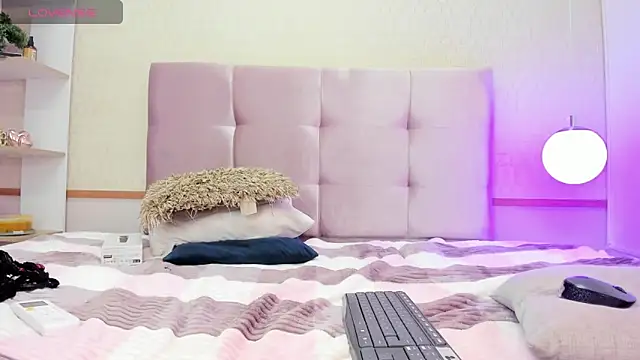 bunniestwosomee online show from February 23, 2025, 8:11 pm