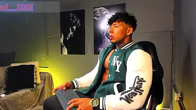 Snapshot of bradley_smith chatting on February 18, 2026, 4:43 am bradley smith online show from February 18, 2026, 4:43 am