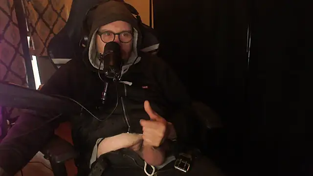 Snapshot of chicostick413 chatting on March 12, 2026, 4:44 pm chicostick413 online show from March 12, 2026, 4:44 pm