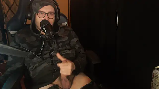 Snapshot of chicostick413 chatting on March 16, 2026, 1:35 am chicostick413 online show from March 16, 2026, 1:35 am