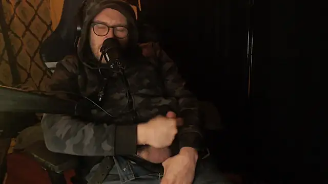 Snapshot of chicostick413 chatting on February 21, 2026, 12:23 am chicostick413 online show from February 21, 2026, 12:23 am