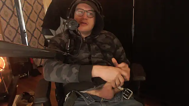 Snapshot of chicostick413 chatting on February 7, 2026, 2:03 pm chicostick413 online show from February 7, 2026, 2:03 pm