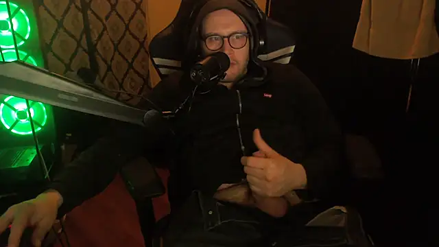 Snapshot of chicostick413 chatting on February 13, 2026, 2:00 am chicostick413 online show from February 13, 2026, 2:00 am