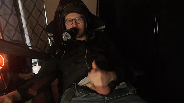 Snapshot of chicostick413 chatting on February 15, 2026, 1:43 pm chicostick413 online show from February 15, 2026, 1:43 pm