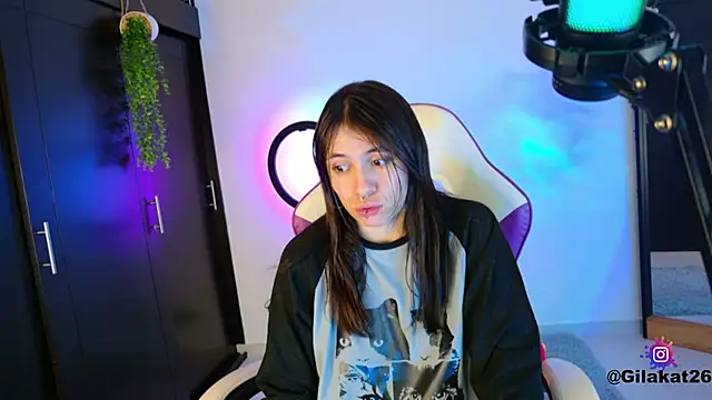 Snapshot of GilaKat chatting on November 16, 2025, 7:46 am GilaKat online show from November 16, 2025, 7:46 am