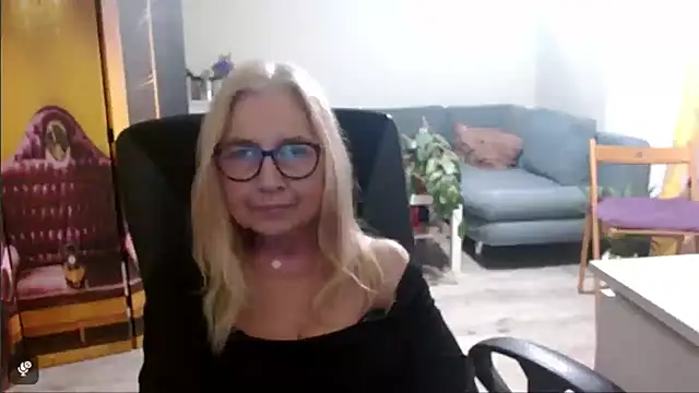 Snapshot of sofia_xkiss chatting on December 4, 2025, 2:49 pm sofia xkiss online show from December 4, 2025, 2:49 pm