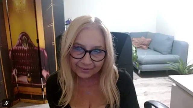 Snapshot of sofia_xkiss chatting on November 19, 2025, 3:12 pm sofia xkiss online show from November 19, 2025, 3:12 pm