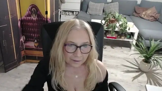 Snapshot of sofia_xkiss chatting on February 6, 2026, 2:46 pm sofia xkiss online show from February 6, 2026, 2:46 pm