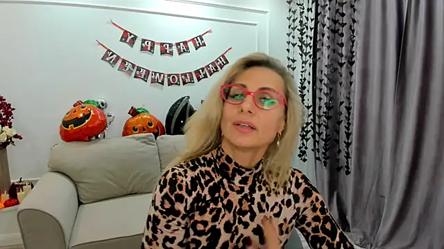 MuseOfStage online show from October 19, 2025, 11:46 am