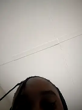 Shria107 online show from April 5, 2026, 11:00 pm