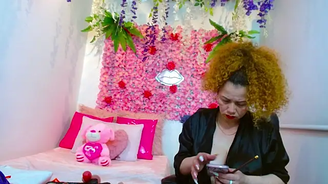 Snapshot of BLONDE_SEXYHOT chatting on October 11, 2025, 8:59 am BLONDE SEXYHOT online show from October 11, 2025, 8:59 am