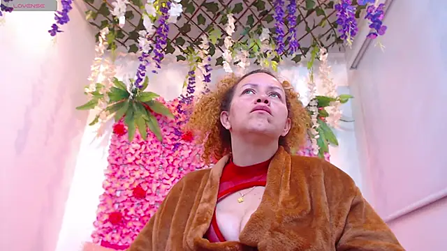 BLONDE SEXYHOT online show from January 14, 2026, 10:19 am