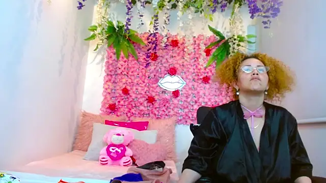 Snapshot of BLONDE_SEXYHOT chatting on October 9, 2025, 5:52 am BLONDE SEXYHOT online show from October 9, 2025, 5:52 am