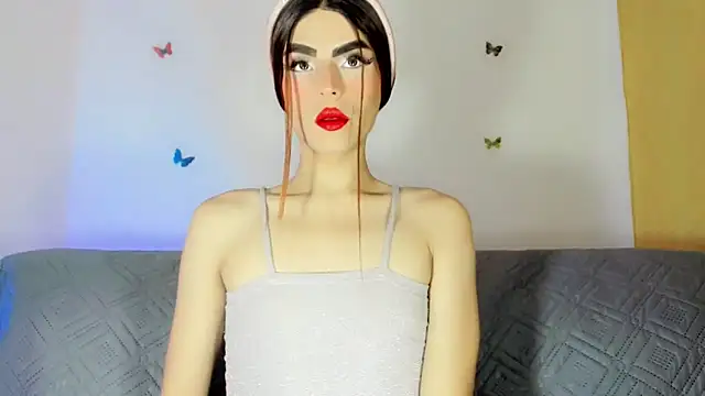 Snapshot of TatiGil chatting on May 4, 2026, 8:33 pm TatiGil online show from May 4, 2026, 8:33 pm